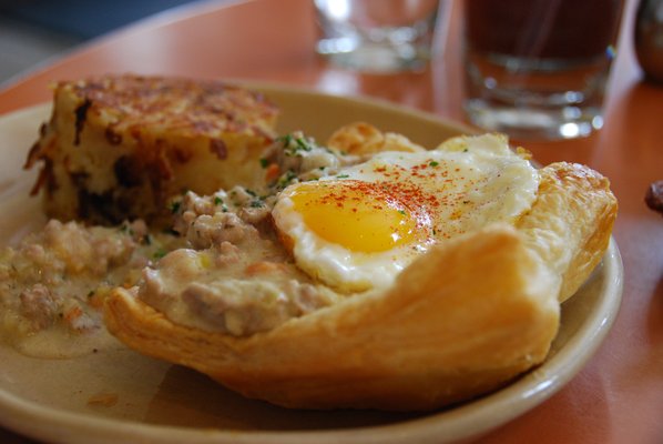Taste and Tales of an NYC Underground Restaurant Chef : Breakfast Pot Pie a New Twist on Biscuits and Gravy!