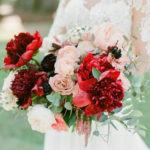 Southern Coterie alums Emily Burton Designs and Colonial House of Flowers collaborating on the florals for a St. Simons Island wedding and featured on Style Me Pretty (photo: The Happy Bloom)
